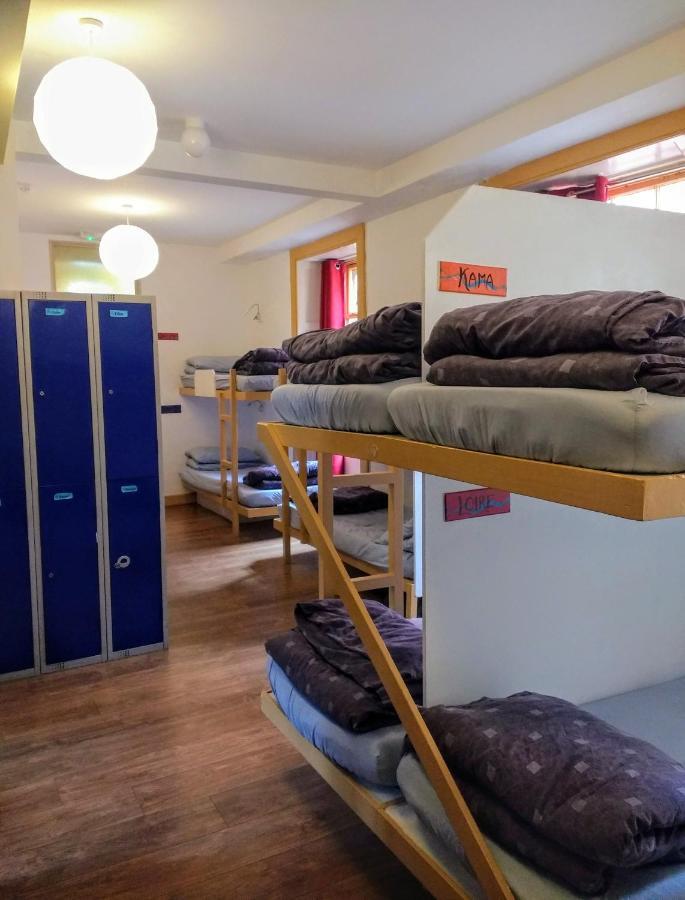 High Street - Over 18s Only, Backpackers Atmosphere (adults Only) *