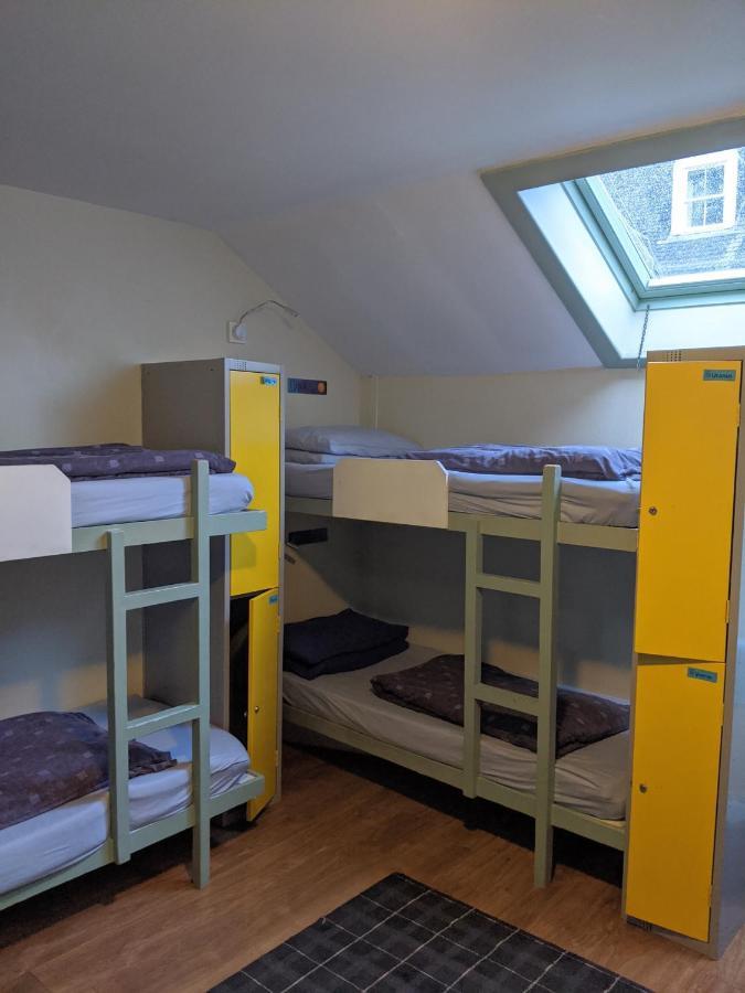 High Street - Over 18s Only, Backpackers Atmosphere (adults Only) *